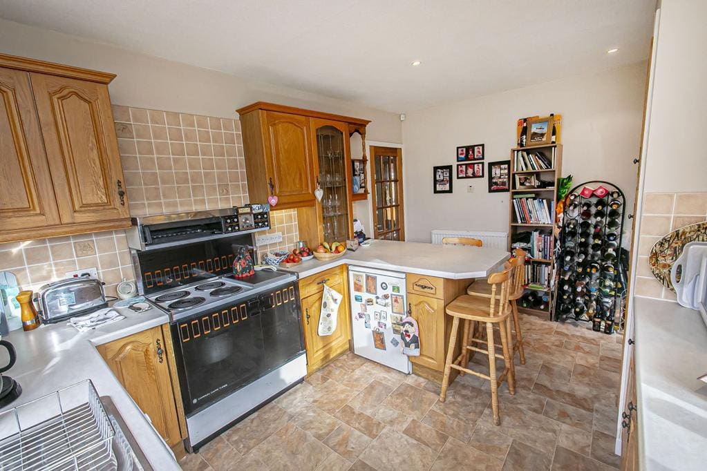 CUP1330JMP Z BREAKFASTING KITCHEN AGAIN.jpg