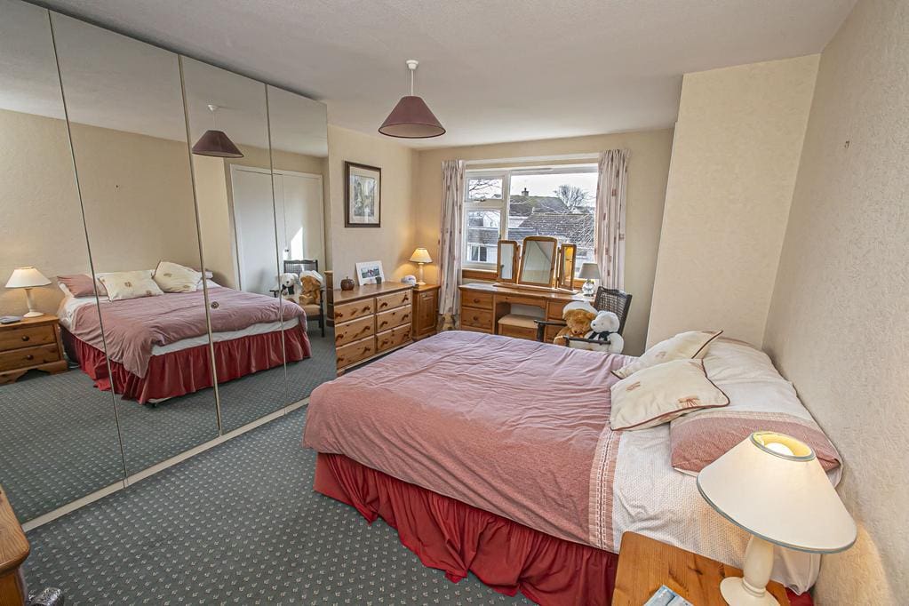 CUP1330JMP Z BEDROOM 4.jpg