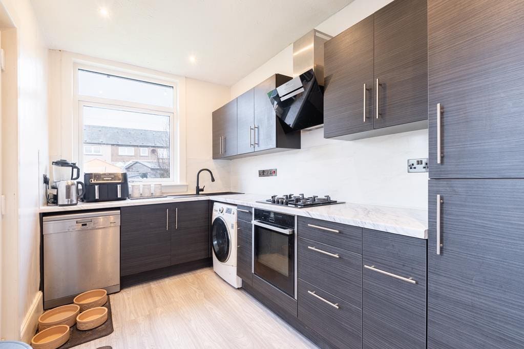 LEV1307CGM KITCHEN.jpg