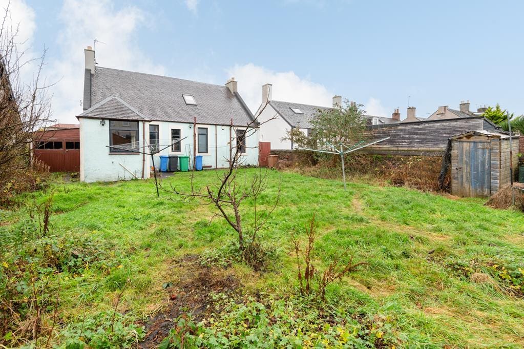 LEV1307CGM EXTERNAL REAR.jpg