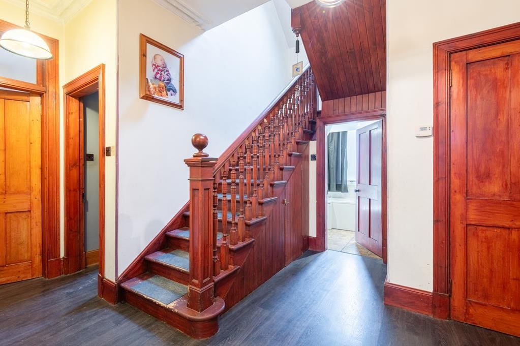 LEV1307CGM STAIRCASE.jpg