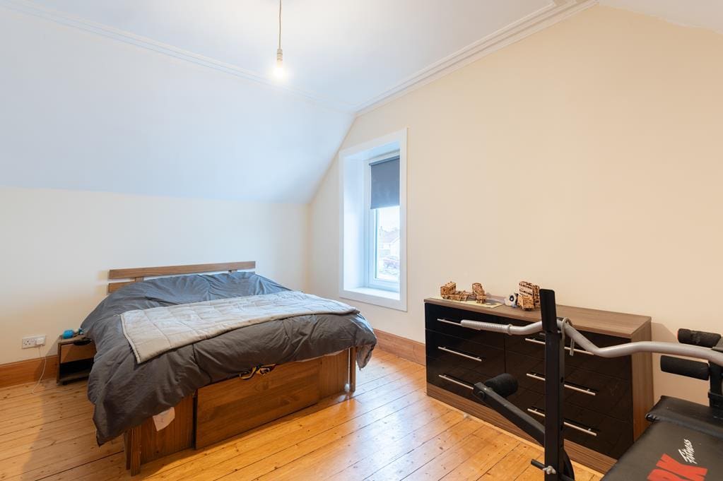 LEV1307CGM BEDROOM 2.jpg