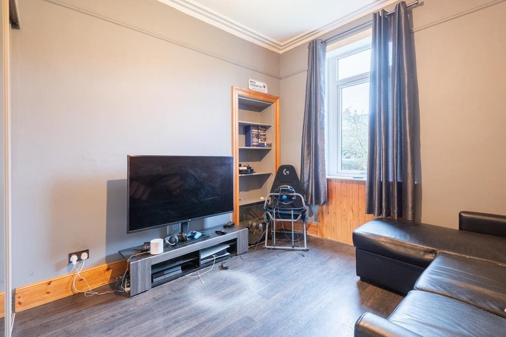 LEV1307CGM BEDROOM 4.jpg