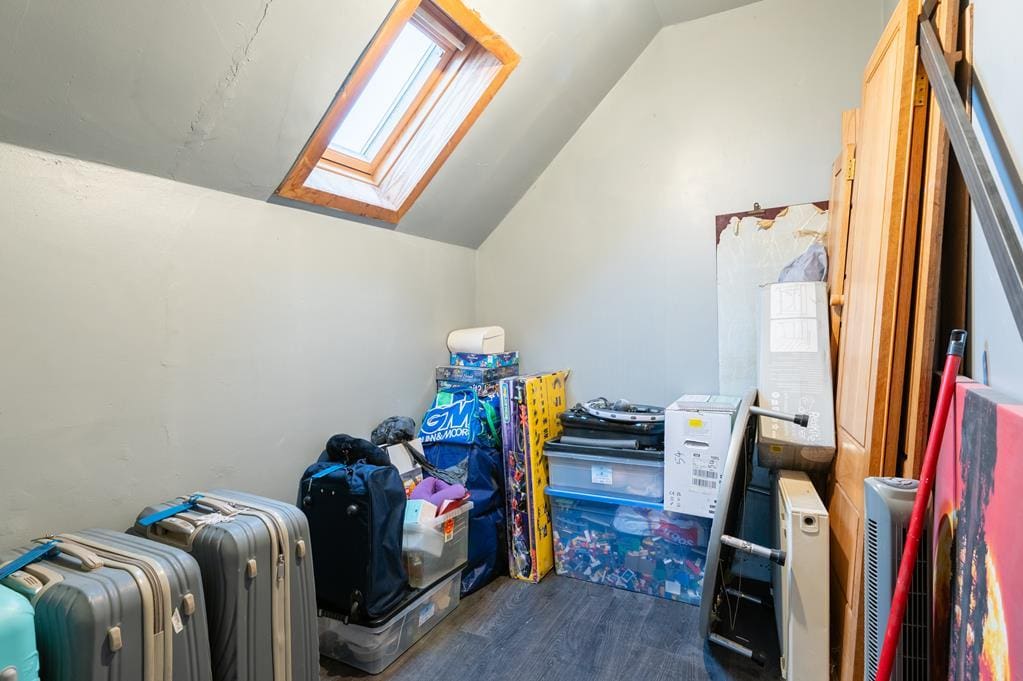 LEV1307CGM DRESSING ROOM.jpg