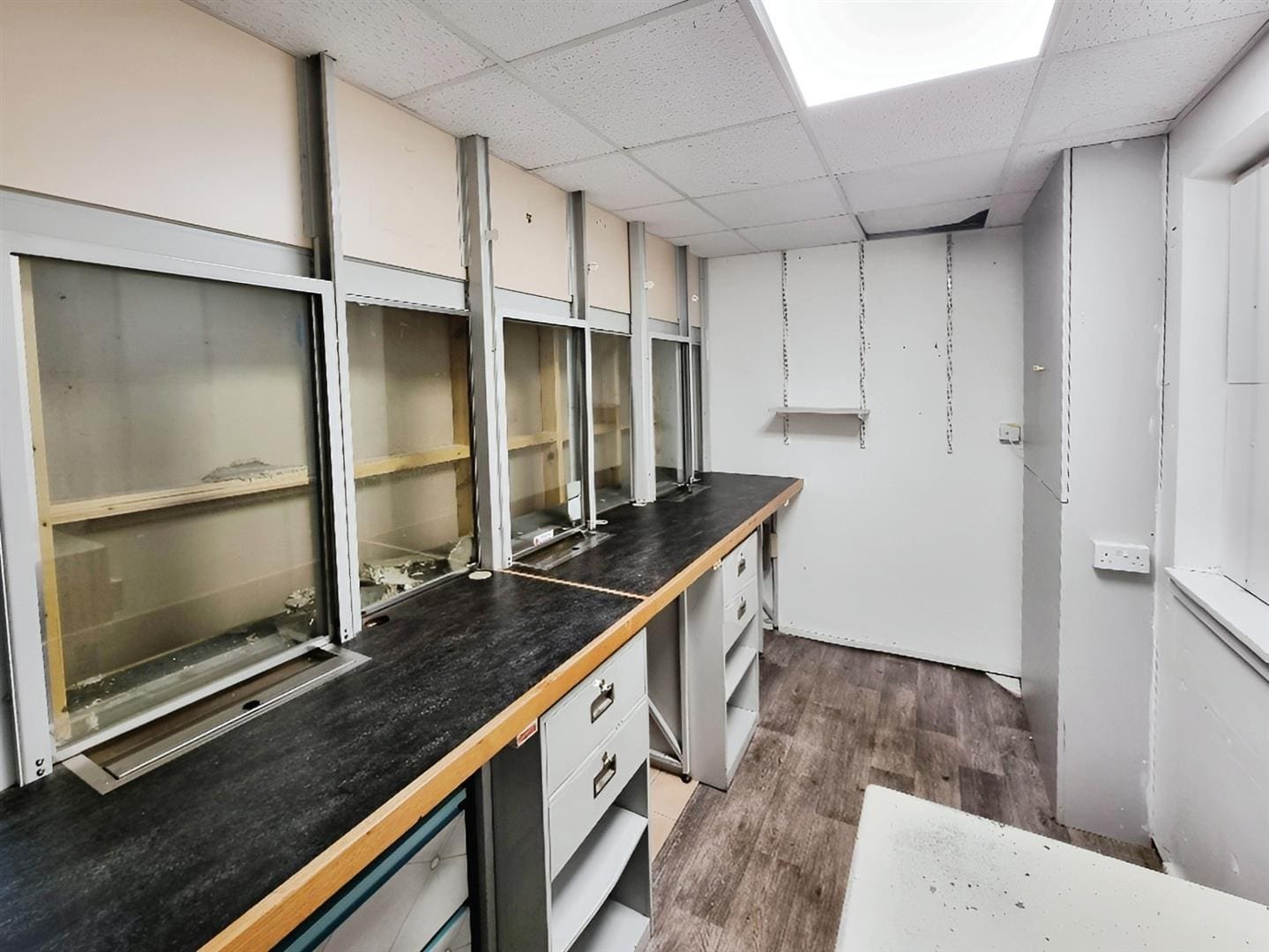 RDC0383LEVC ROOM 3 (1).jpg