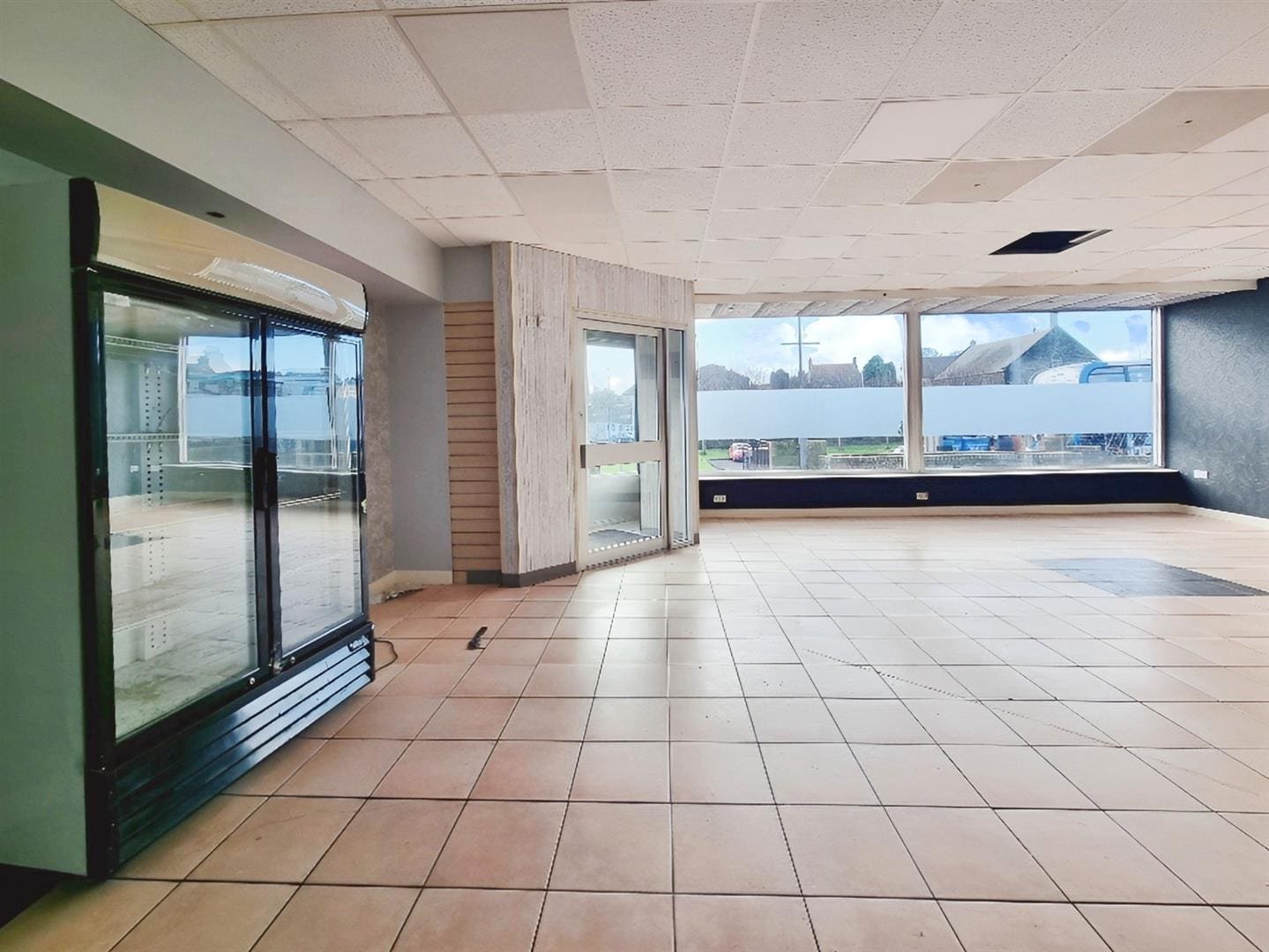 RDC0383LEVC FRONT SHOP (4).jpg