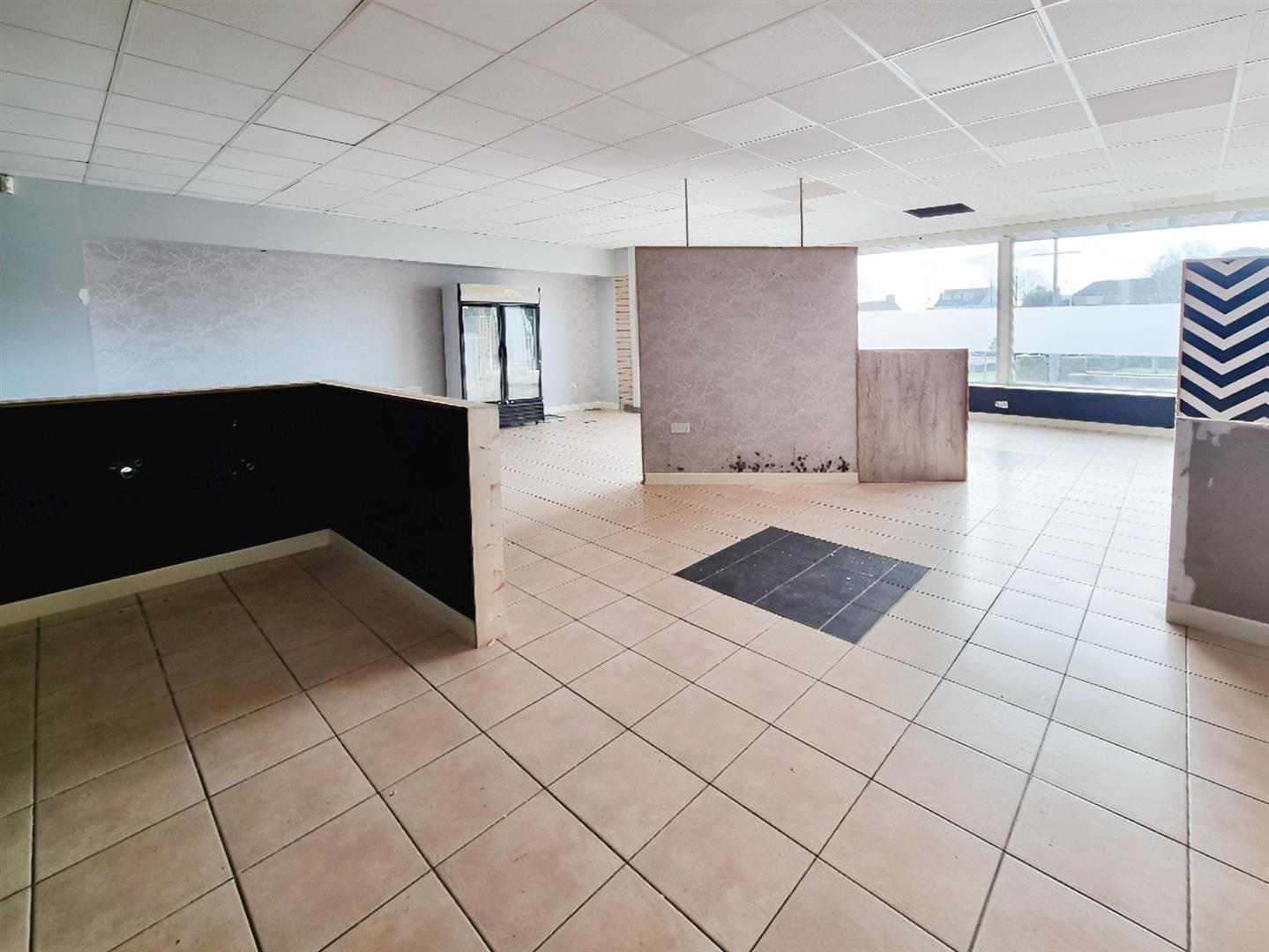 RDC0383LEVC FRONT SHOP (5).jpg