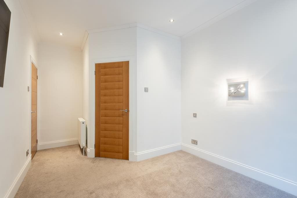 CUP1354CGM MASTER BEDROOM AGAIN.jpg