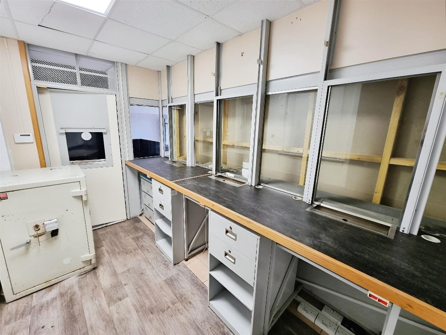 RDC0383LEVC ROOM 3 (2).jpg