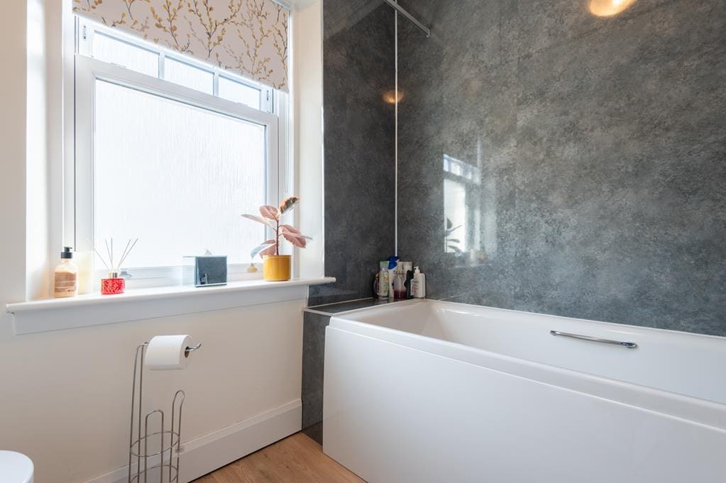 LEV1315SEG BATHROOM.jpg