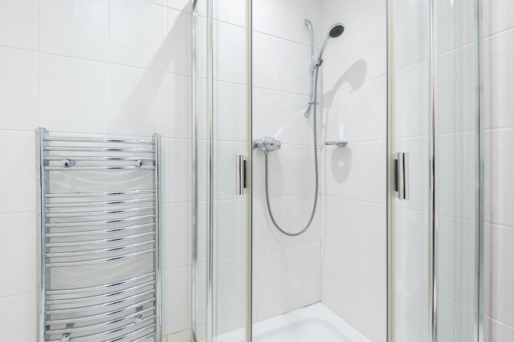 LEV1315SEG SHOWER DETAIL.jpg