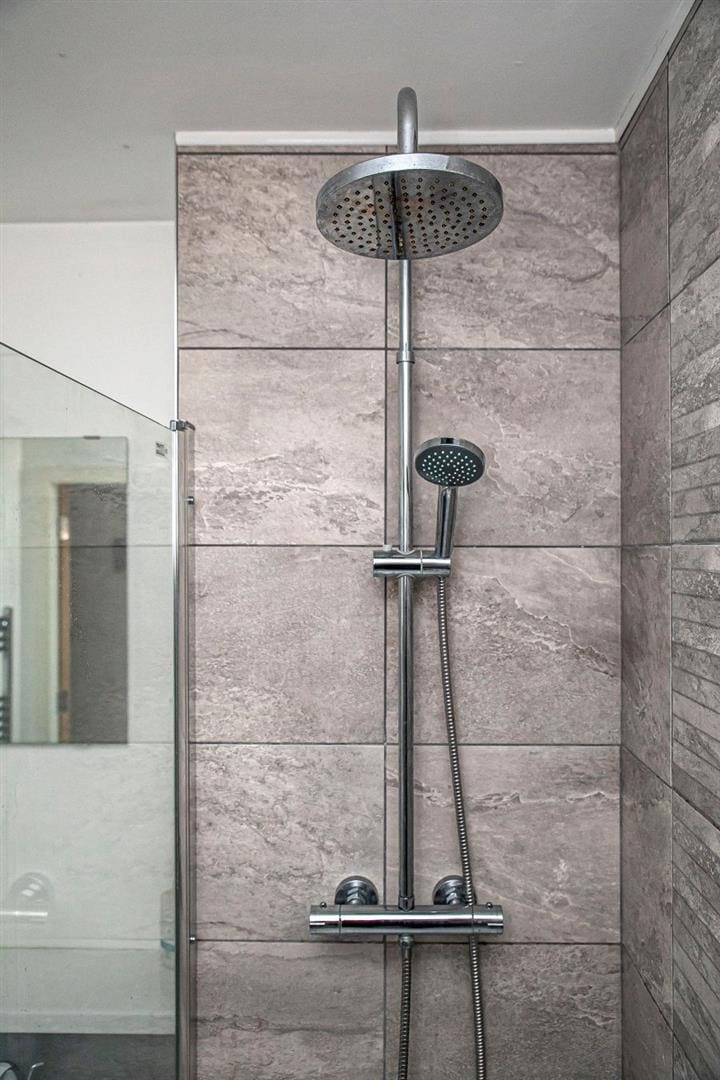 Bathroom 2.jpg