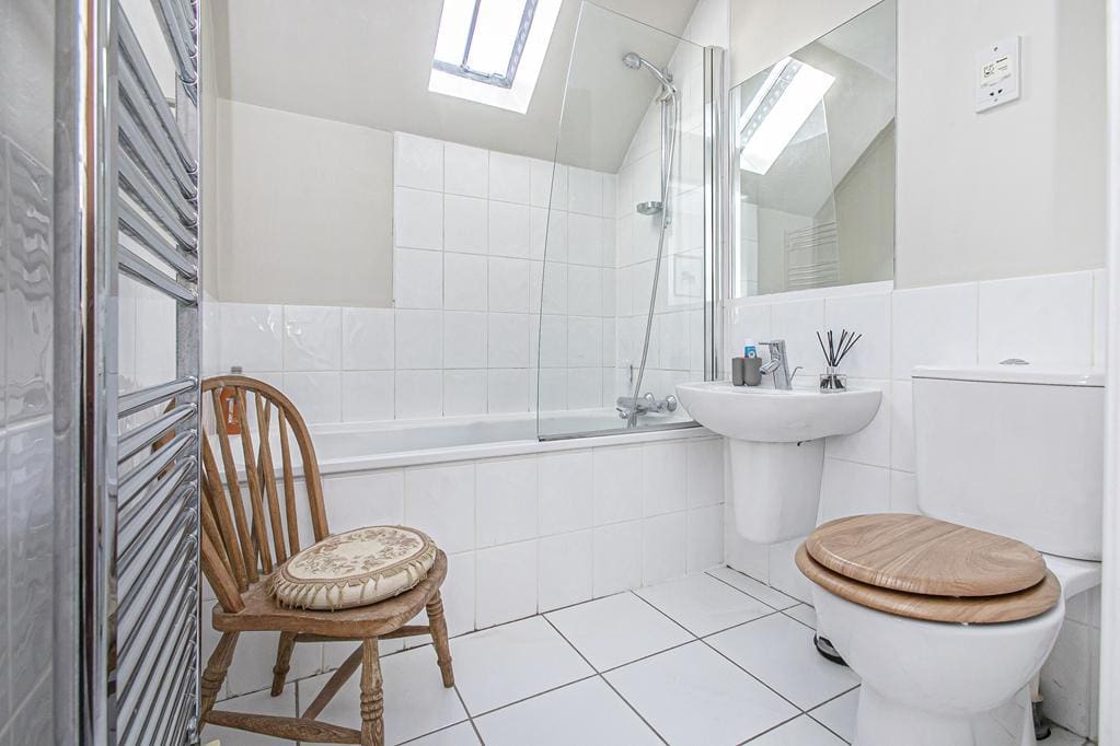 CUP1366SEG BATHROOM.jpg