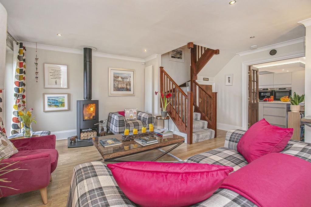 CUP1366SEG SITTING ROOM TO KITCHEN.jpg