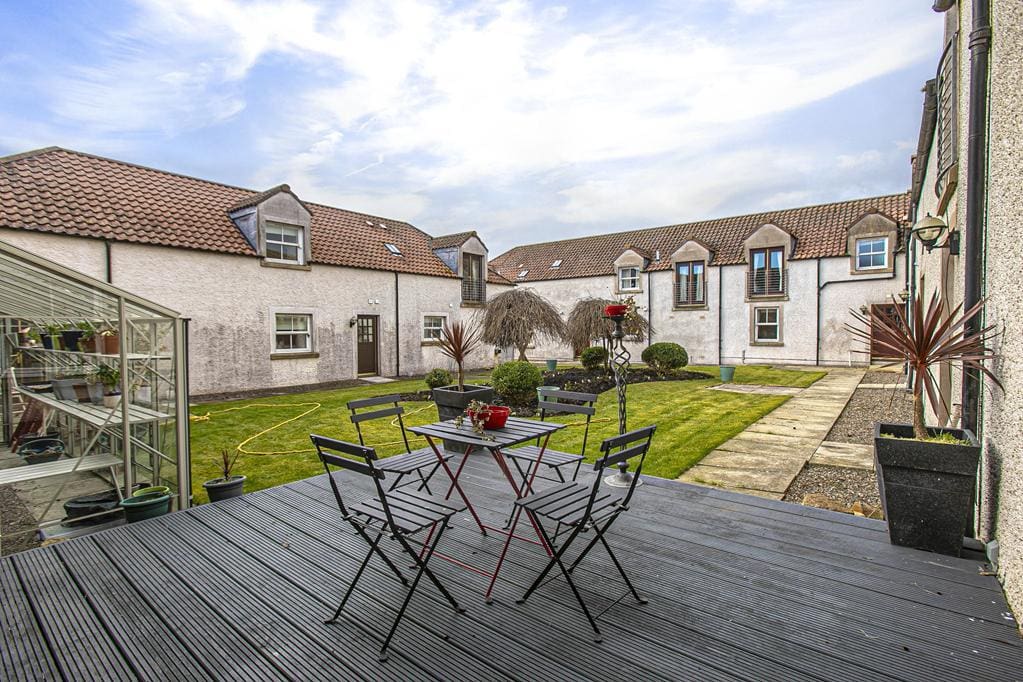 CUP1366SEG REAR DECKING.jpg