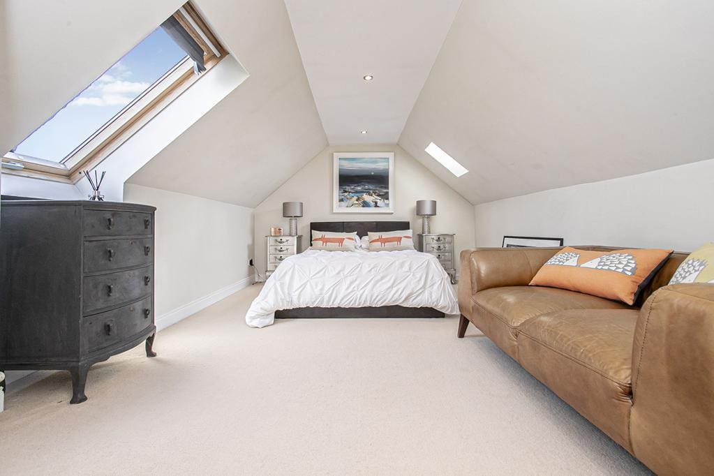 CUP1366SEG BEDROOM 4.jpg