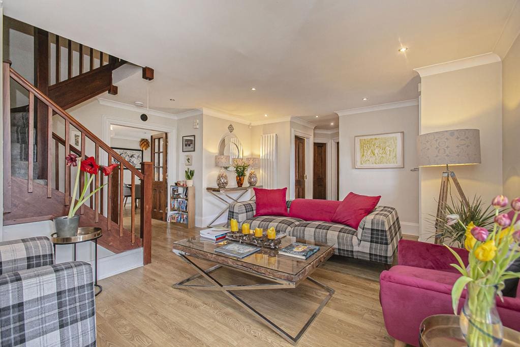 CUP1366SEG SITTING ROOM AGAIN.jpg