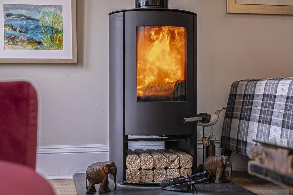 CUP1366SEG SITTING ROOM DETAIL.jpg