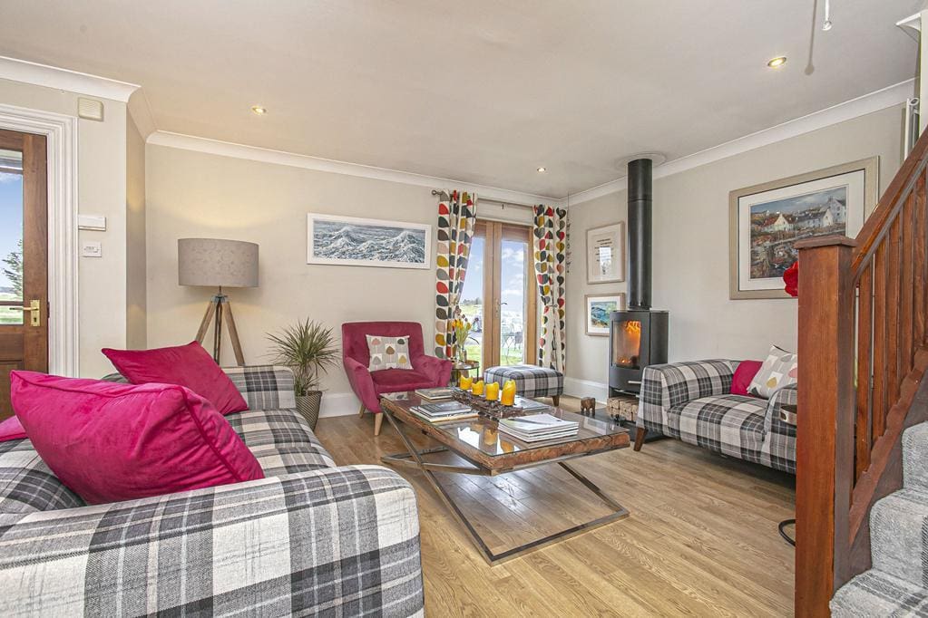 CUP1366SEG SITTING ROOM.jpg