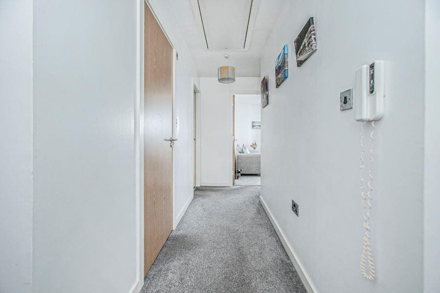 HALLWAY.JPG