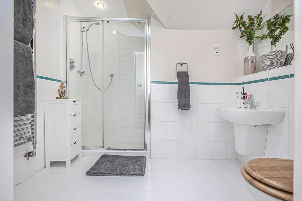 CUP1366SEG ENSUITE SHOWER ROOM.jpg