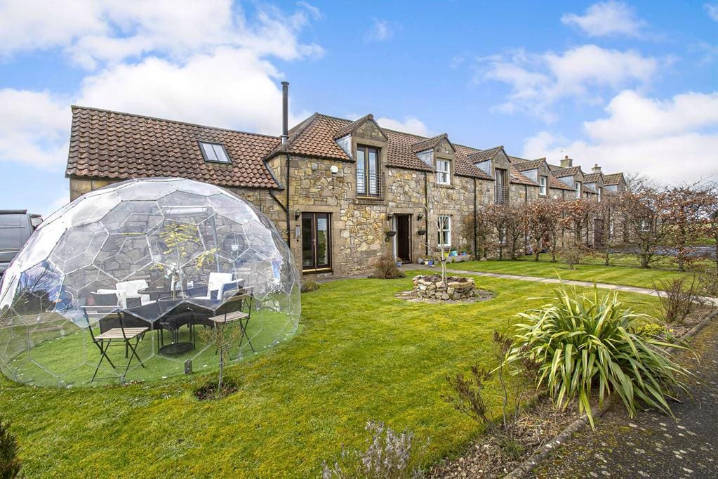 CUP1366SEG FRONT GARDEN AGAIN.jpg