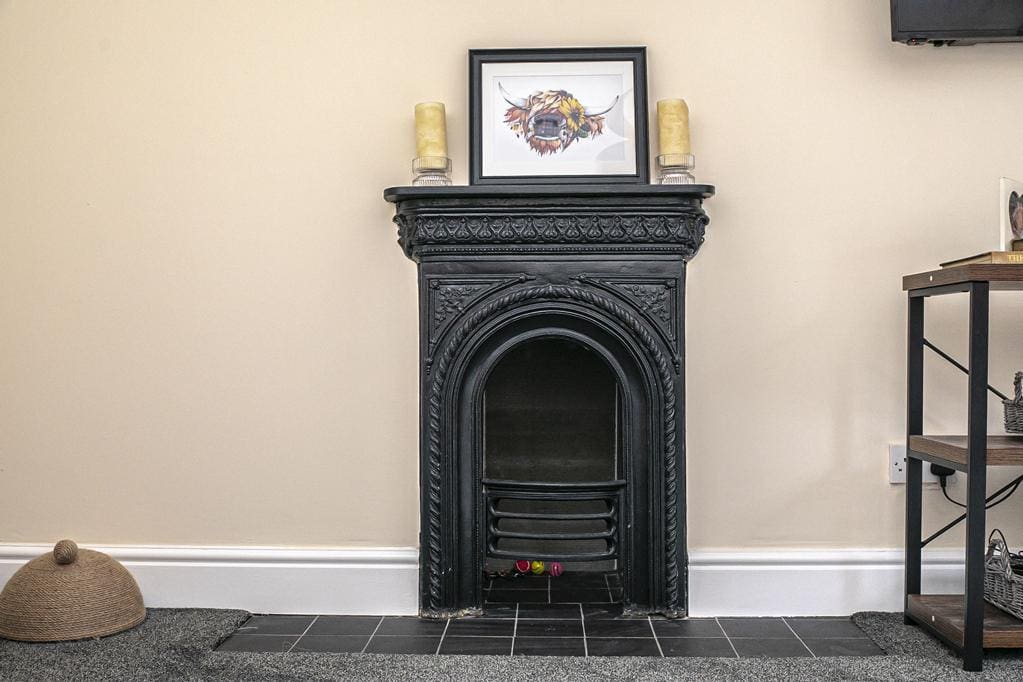 CUP1371SEG LIVING ROOM DETAIL.jpg