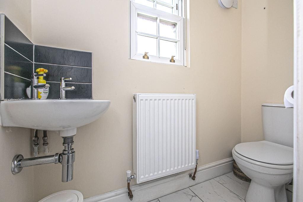 CUP1371SEG DOWNSTAIRS WC.jpg