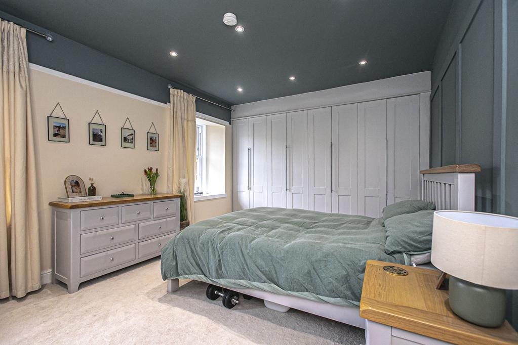 CUP1371SEG BEDROOM 1.jpg