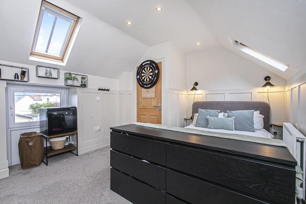 CUP1374SEG BEDROOM 5.jpg