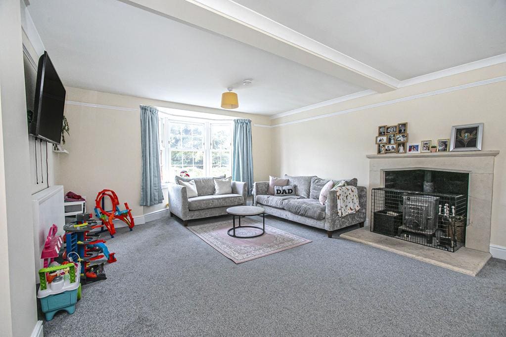 CUP1371SEG FAMILY ROOM.jpg