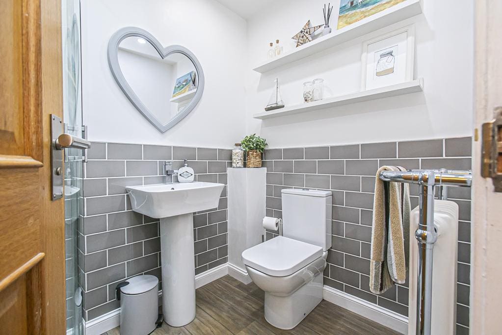 CUP1374SEG SHOWER ROOM.jpg