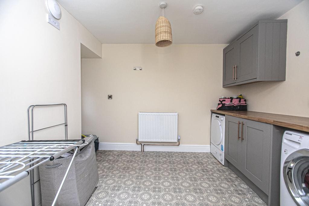 CUP1371SEG UTILITY ROOM.jpg