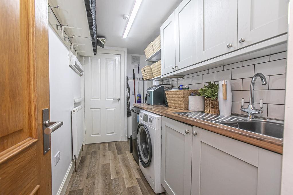 CUP1374SEG UTILITY ROOM.jpg