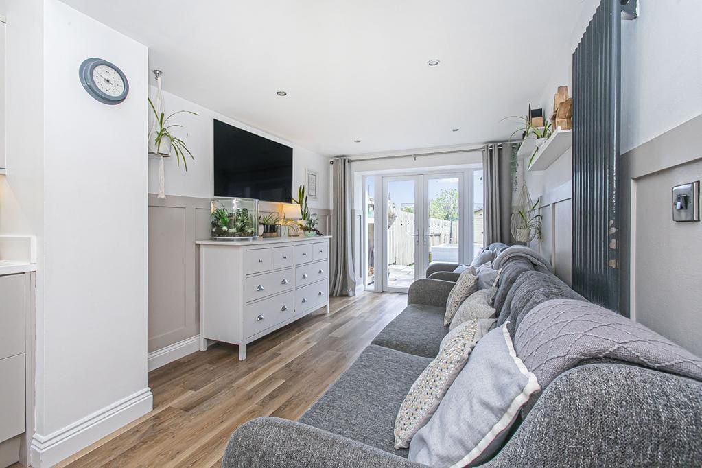 CUP1374SEG FAMILY ROOM.jpg