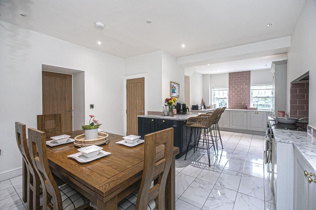 CUP1371SEG DINING KITCHEN.jpg