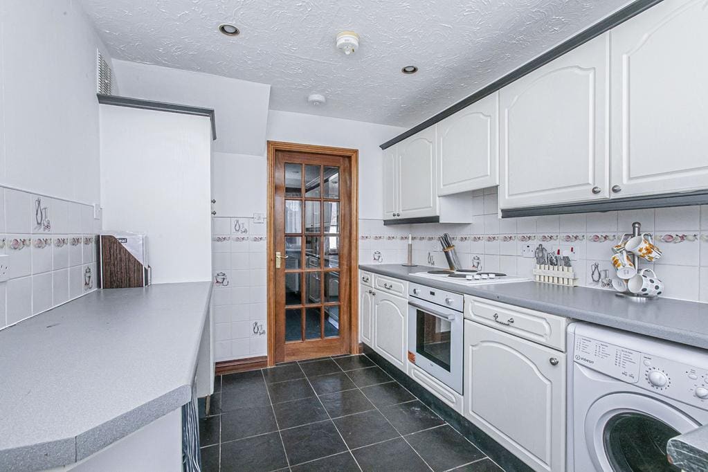 CUP1370SEG KITCHEN AGAIN.jpg