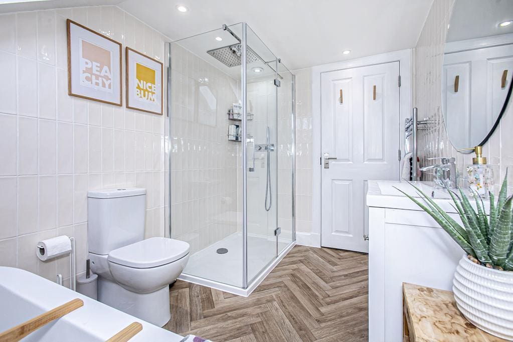 CUP1374SEG BATHROOM AGAIN.jpg