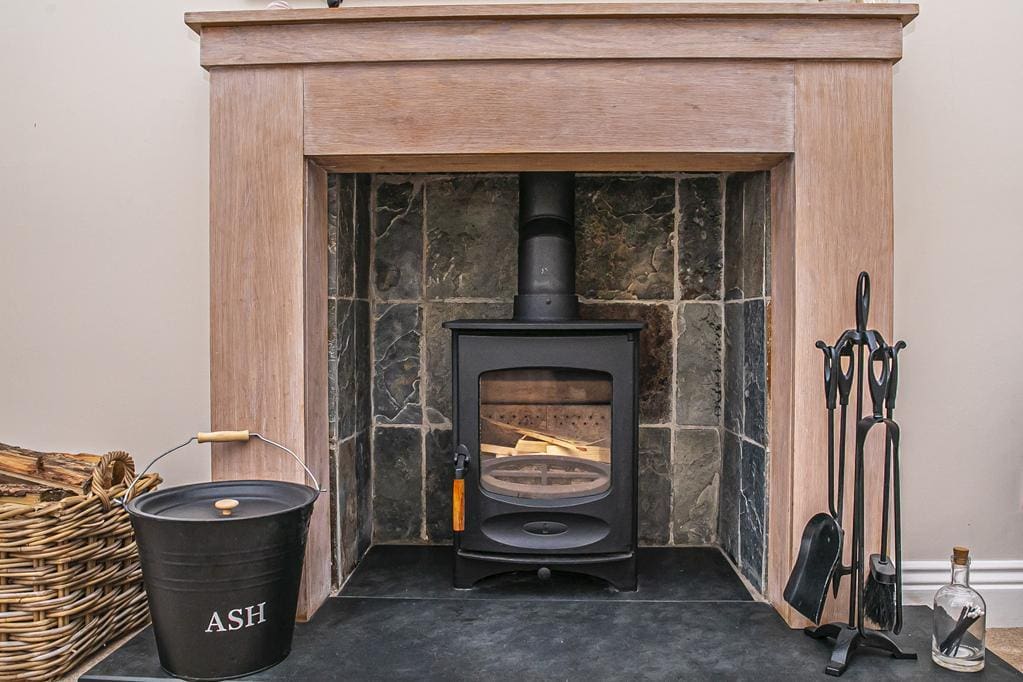 CUP1374SEG LIVING ROOM DETAIL.jpg