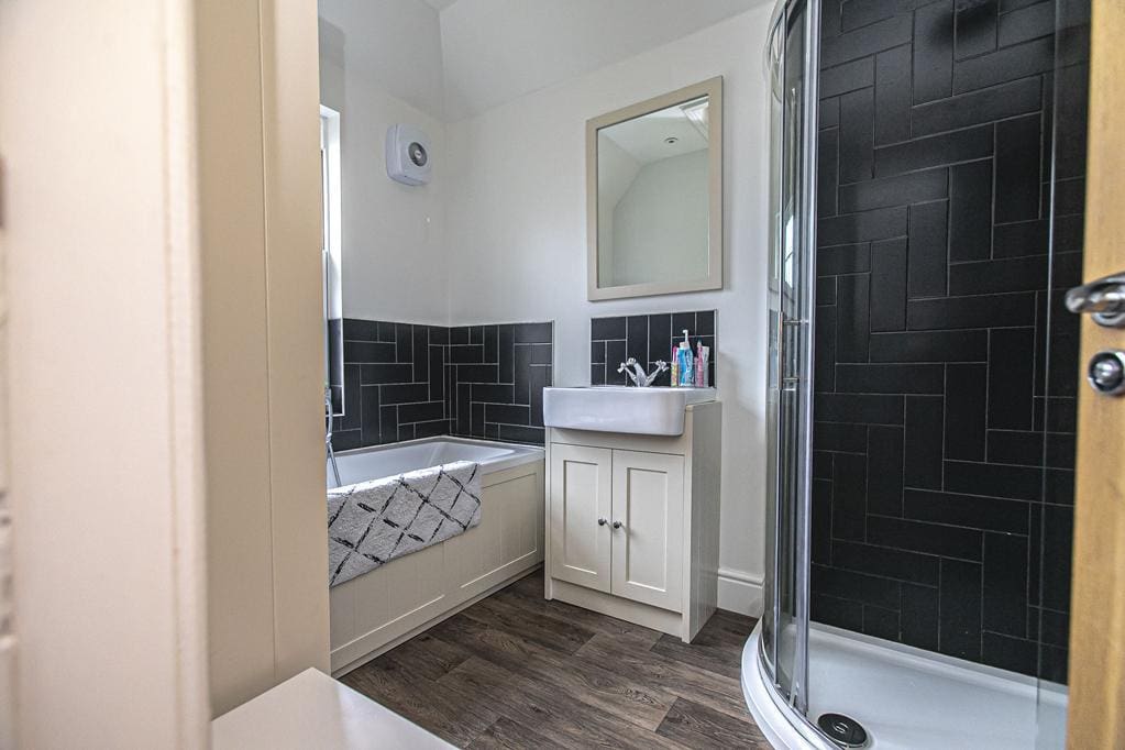 CUP1371SEG BATHROOM.jpg