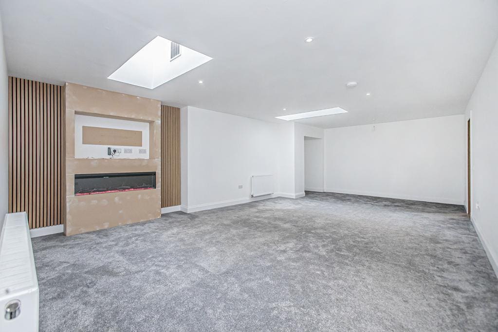 LEV1354PEM LOUNGE.jpg