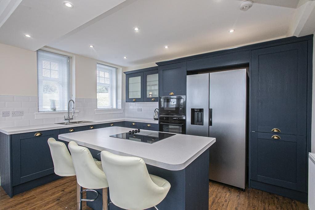 LEV1376PEM KITCHEN.jpg