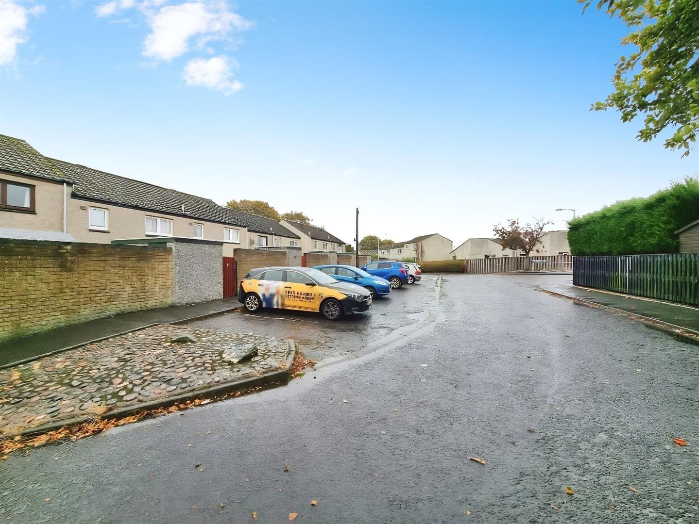 RDC0399LEVI PARKING AREA.jpg