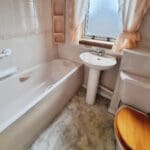 RDC0399LEVI BATHROOM.jpg