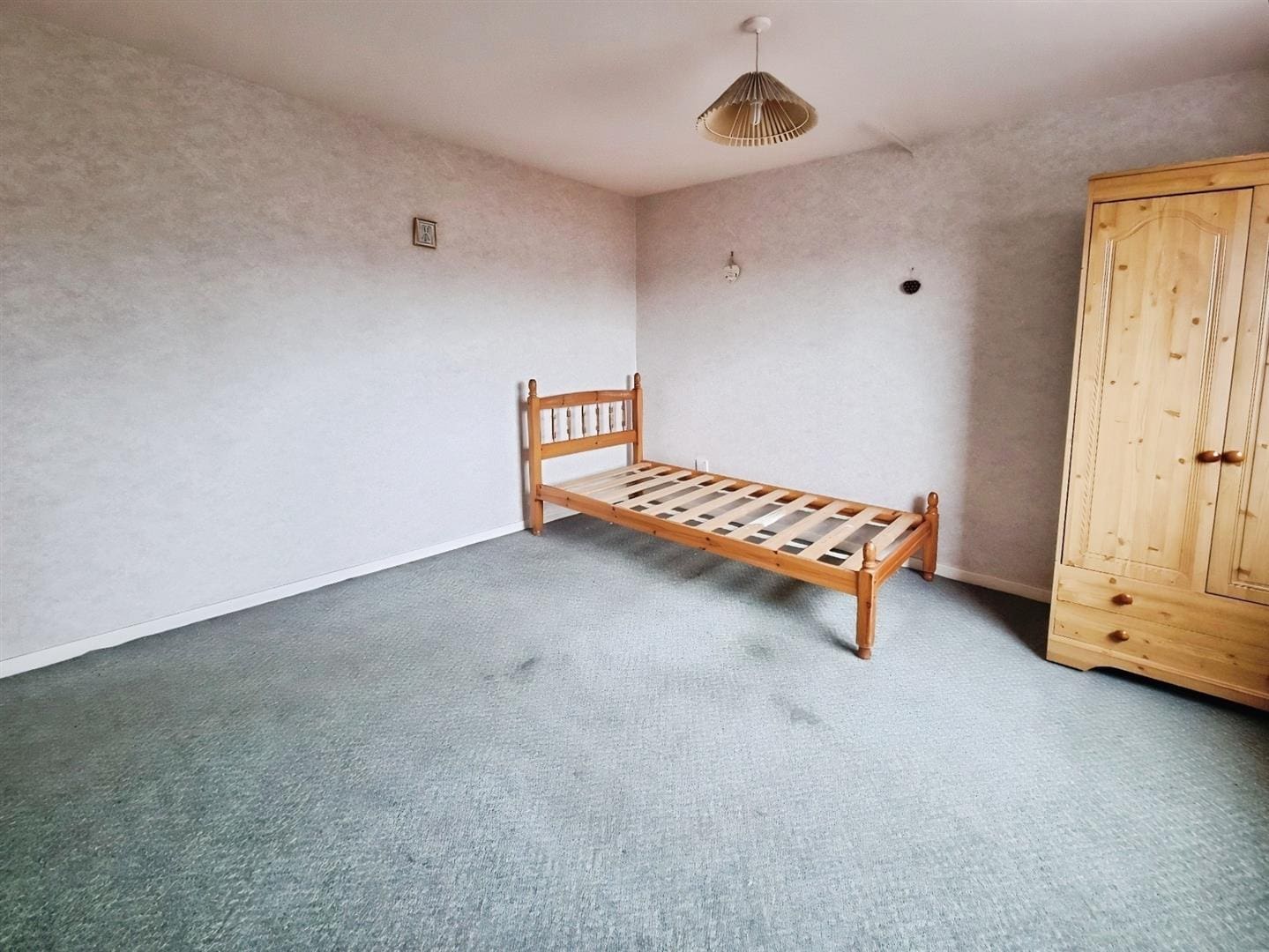 RDC0399LEVI BEDROOM 2 (1).jpg