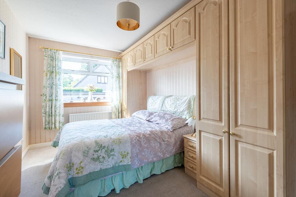 LEV1388PEM BEDROOM 2.jpg