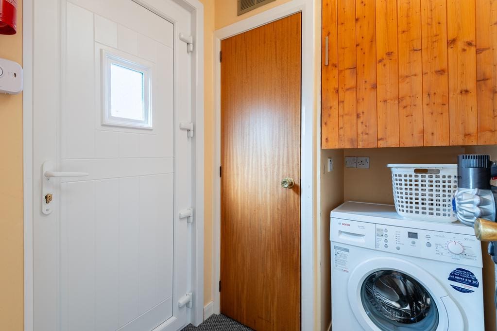 LEV1388PEM LAUNDRY AREA.jpg