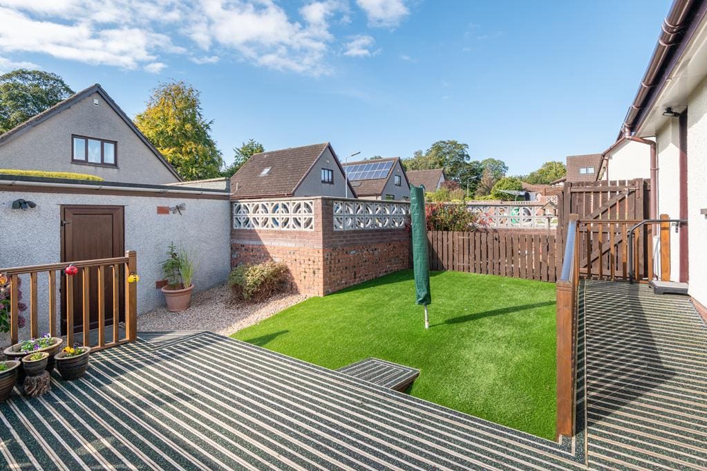 LEV1388PEM GARDEN.jpg