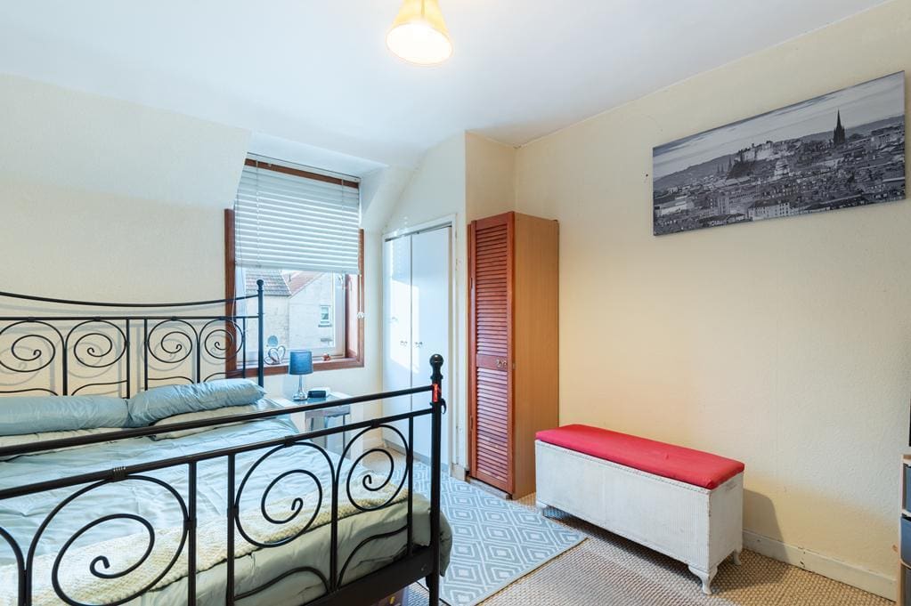 LEV1409PEM BEDROOM 2 AGAIN.jpg