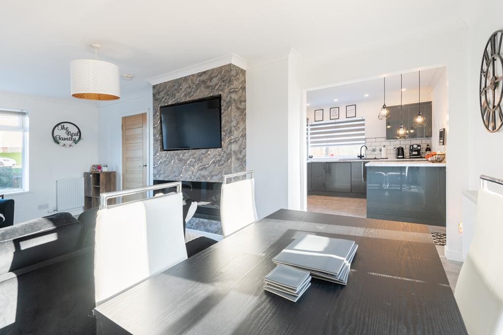 LEV1421PEM DINING TO KITCHEN.jpg